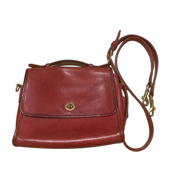 Court crossbody 2025
